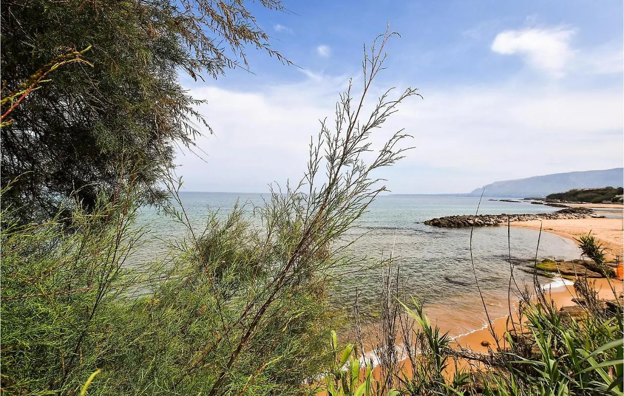 Hébergement de vacances Awesome Home In Trappeto With Wifi
